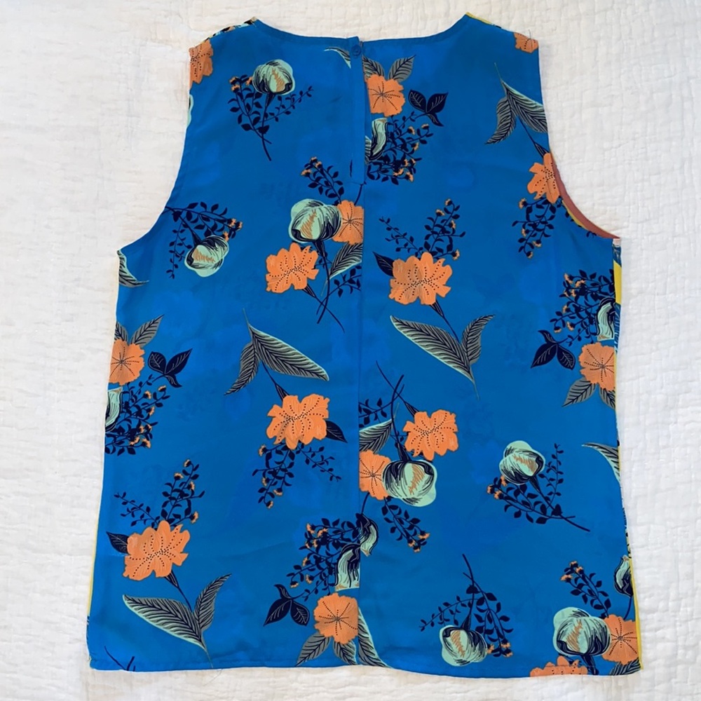 Split Color Floral Top - Picture 4 of 5